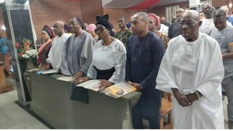 Obasanjo_and_famiies_at_the_Memorial_Service_for_Stella_Obasanjo_