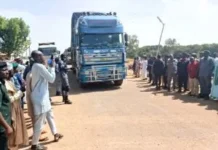 2,000 STRANDED TRUCKS BEGIN MOVEMENT AS NIGERIA REOPENS BENIN, NIGER BORDERS