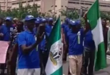 RETIRED POLICE OFFICERS, WIVES AND CHILDREN STORM NATIONAL ASSEMBLY, DEMAND TINUBU’S SIGNATURE ON PENSION BILL
